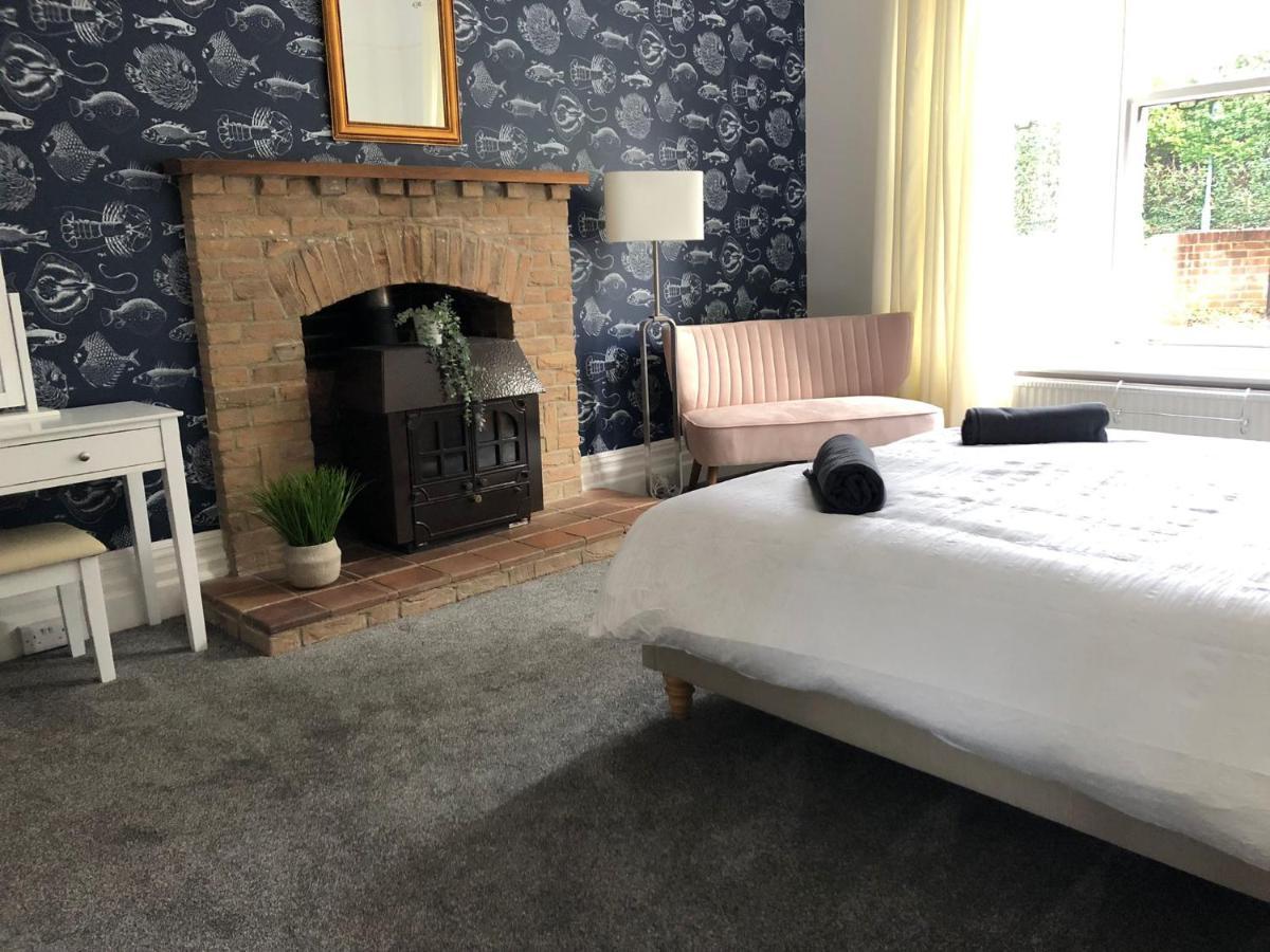 Summer Breeze -3 Bed-Sleeps 6-Parking-Walk To The Beach-Spacious-Families-Groups-Professionals Welcome Bournemouth Eksteriør billede