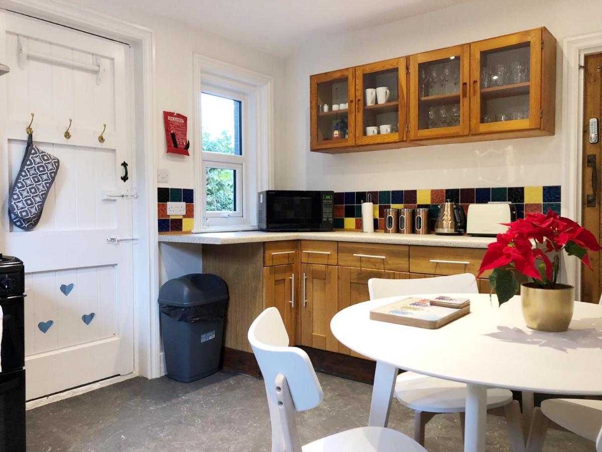 Summer Breeze. 3-Bed Apartment Close To The Beach Bournemouth Eksteriør billede