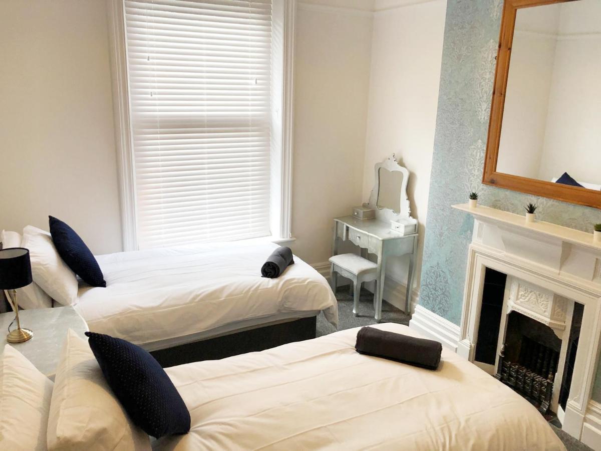 Summer Breeze. 3-Bed Apartment Close To The Beach Bournemouth Eksteriør billede