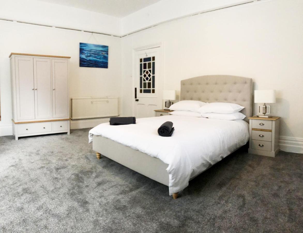 Summer Breeze -3 Bed-Sleeps 6-Parking-Walk To The Beach-Spacious-Families-Groups-Professionals Welcome Bournemouth Eksteriør billede