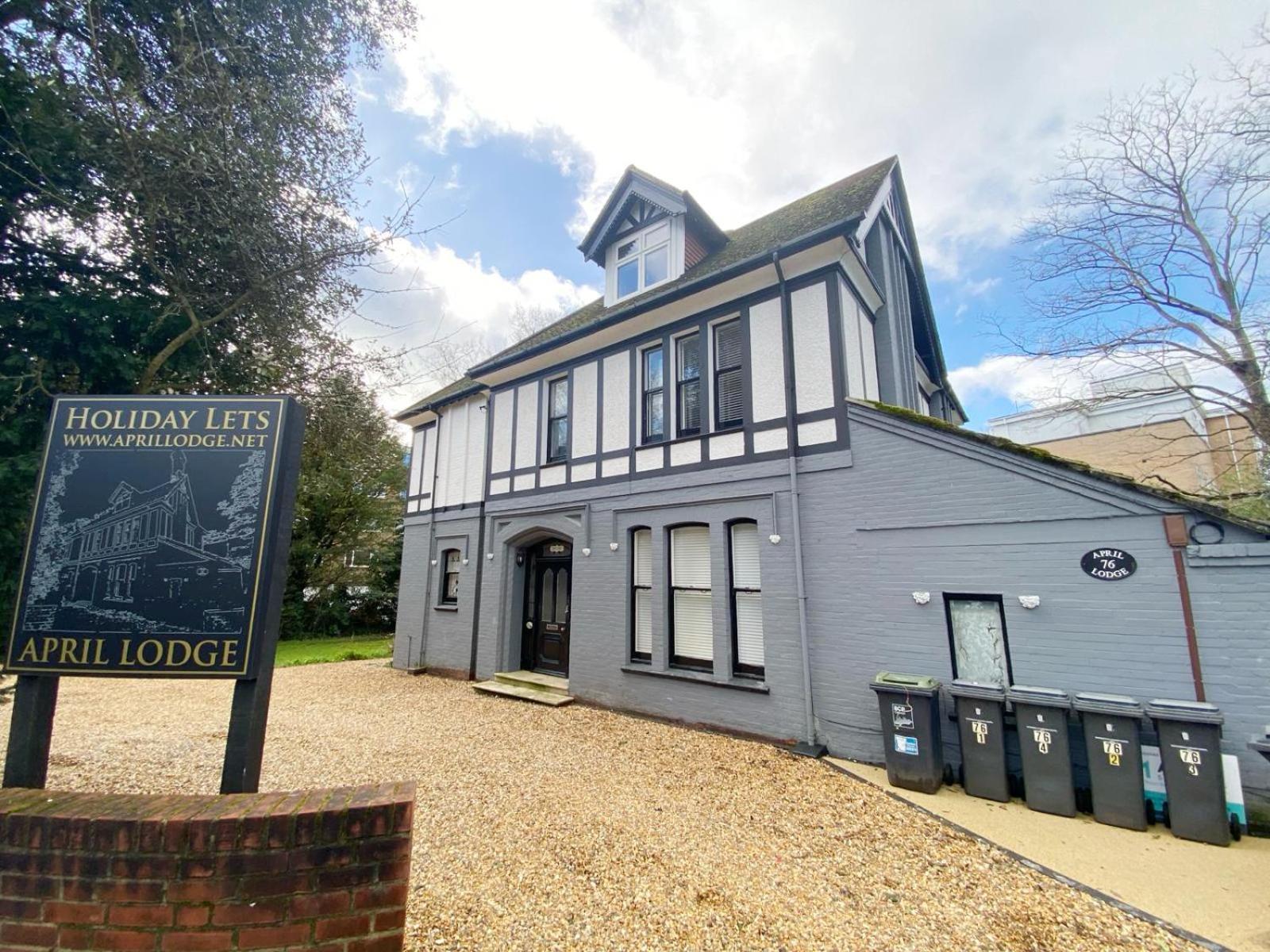 Summer Breeze. 3-Bed Apartment Close To The Beach Bournemouth Eksteriør billede